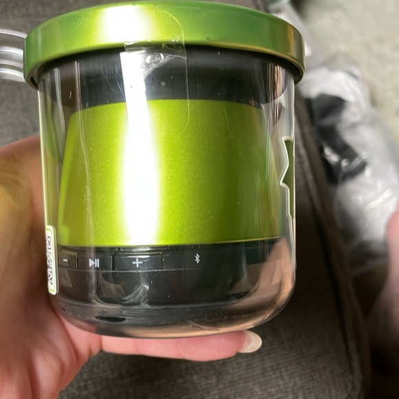 Bluetooth wireless speaker brand new still sealed - Picture 7 of 7